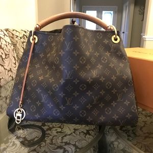 AUTHENTIC Louis Vuitton Monogram Canvas Artsy MM